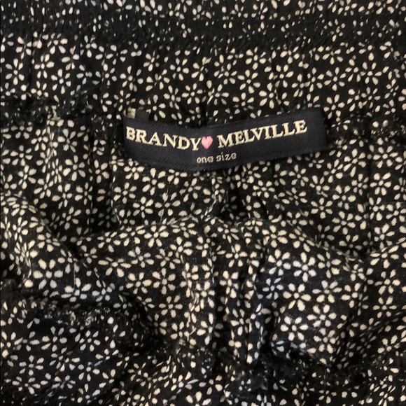 Brandy Melville Mini Skirt - Picture 4 of 4
